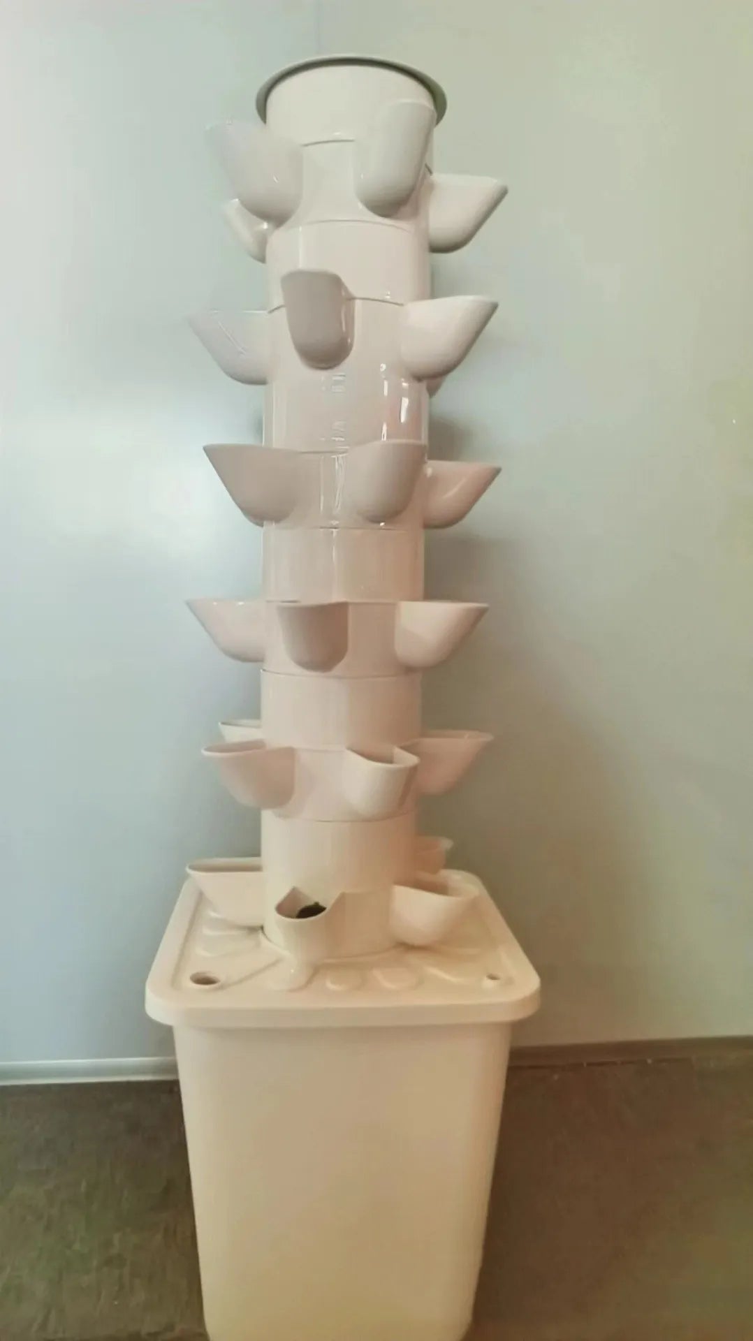 Hydroponic Plant Tower with Grow Light